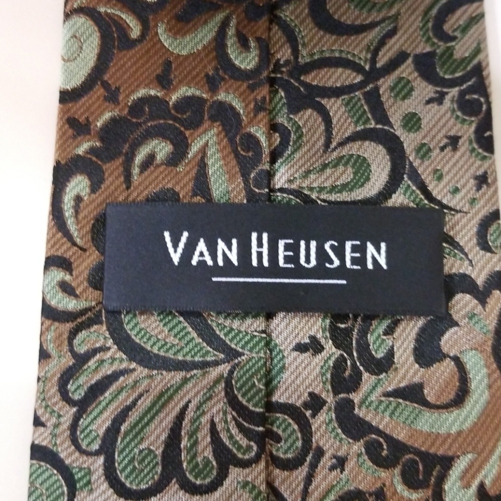 VAN HEUSEN STAIN RESISTANT TIE - Picture 3 of 5
